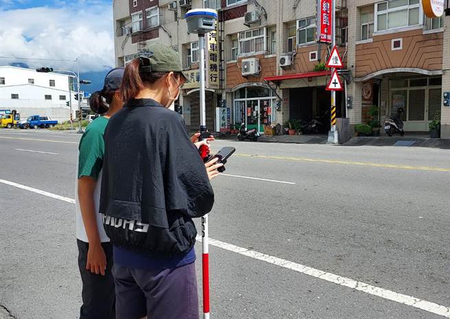地政单位土地测量人力不足，台东县政府提供工读机会。（台东县政府提供）