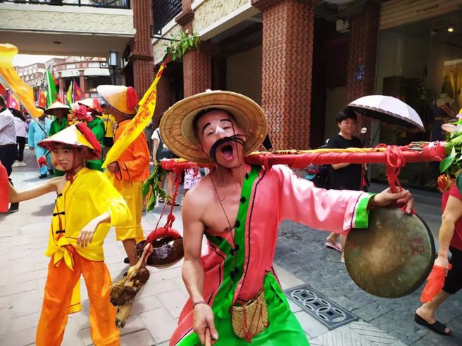 這張照片是2019年參加第十一屆海峽論壇體驗晉江民俗「嗦囉嗹」時拍攝的。