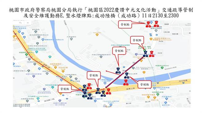 桃园大庙水灯排11日晚登场，7辆大型水灯牌车吸睛，桃警吁民眾遵守交管人员指挥。(翻摄照片／蔡依珍桃园传真)