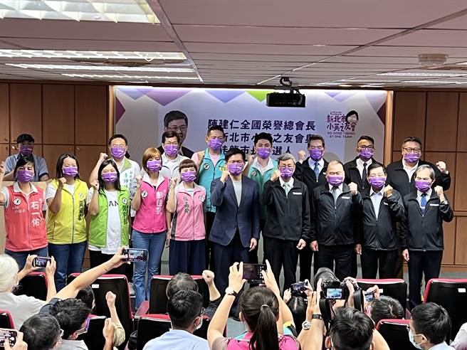 林佳龙致词时宣布，新北市竞选团队已经徵得陈建仁、副总统赖清德同意，担任竞总荣誉主委。（李奇叡摄）