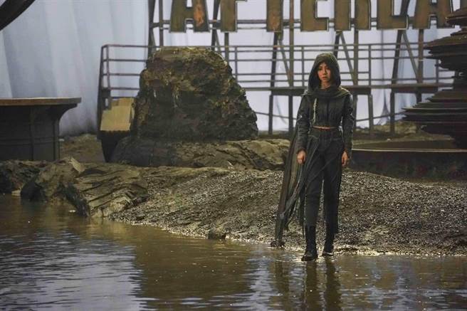 鄧紫棋釋出自編自演的新歌MV，大秀演技。（華納唱片提供）