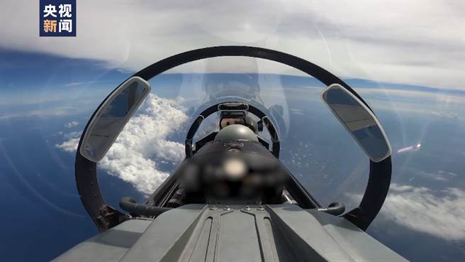 大陸東部戰區公布運油20空中加油畫面。（央視新聞）