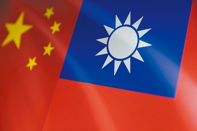 中华民意研究协会8日公布最新民调，64.2％民眾认为台湾应与美中保持友好关系。（路透）