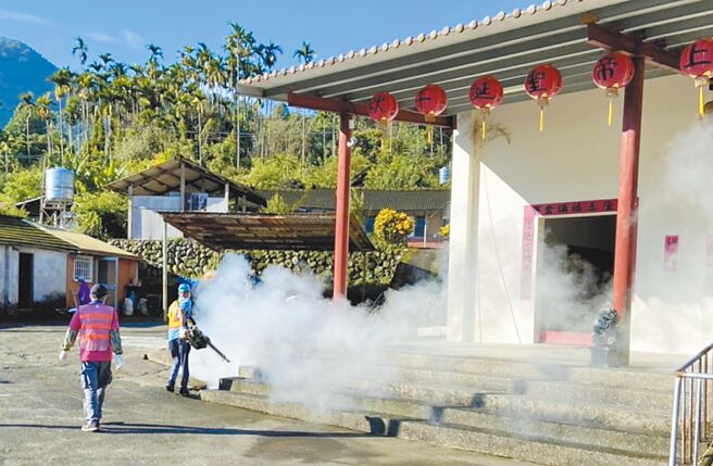 炎炎夏日正是登革热流行季节，南投县竹山镇防治病媒蚊，8日起全镇消毒。（竹山镇公所提供／廖志晃南投传真）