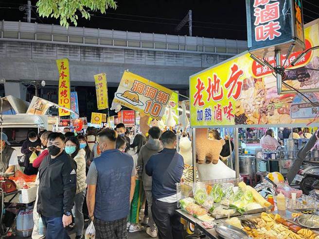 太平洋夜市美味小吃于9月2日起，每周三、五、六及周日，将迁移至丰原大道八方国际商城继续飘香。（市议员陈清龙服务处提供）