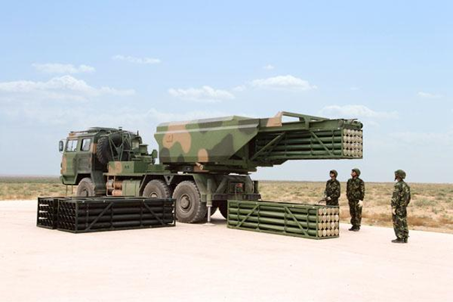 大陸中國兵器工業集團生產的外銷型車載SR5多管火箭炮，其發射箱前方設置類似海馬斯的的起重式裝填系統，能快速進行彈藥補給，自動化程度甚至高於美軍M270。（圖／新浪網）