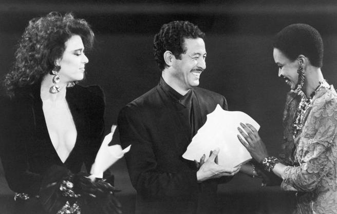 全球知名時尚設計師三宅（中）1938年出生於日本廣島縣。美國於1945年8月6日在廣島投下原子彈時，他年僅7歲。（圖/ 美聯社）