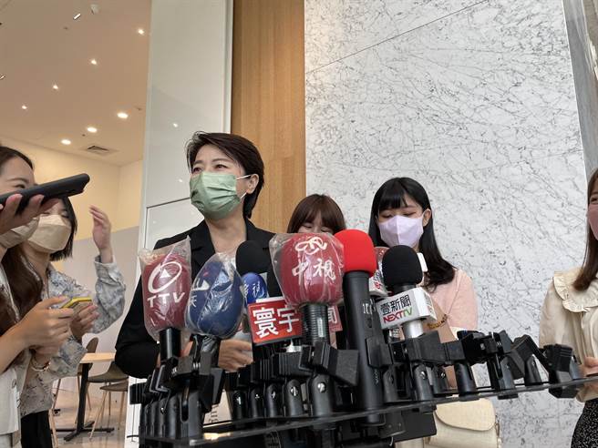 黄珊珊今上午出席臺北市产业数位转型平台记者会，受访针对民进党桃园市参选人林智坚抄袭发表看法。（陈薏云摄）