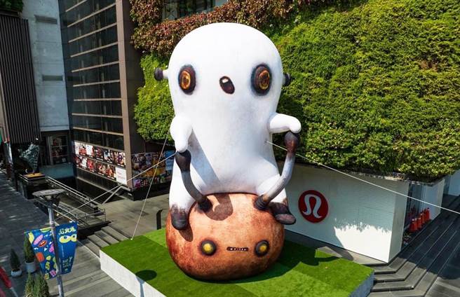 外星鬼怪「状元」与他的坐骑「草地」，可爱又疗癒。（台中市政府提供）