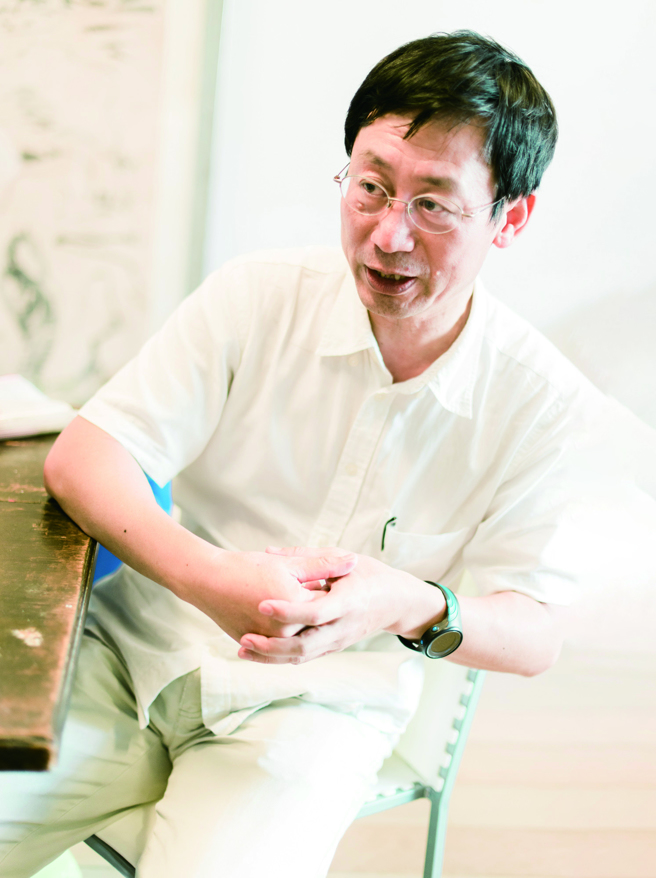 吳榮偉，在天母、士林地區擔任在家自學共學團 體老師，開設「榮偉叔叔的哲學課」。（圖／吳榮偉）