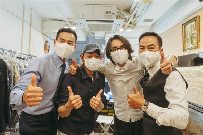 彭于晏（左起）、刘德华、林家栋、任达华终于拍完动作电影《潜行》宣布杀青。（台湾映艺提供）