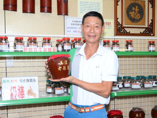 高雄市美浓区萝卜农刘汉堂致力制作老萝卜（又称老菜脯）。（林瑞益摄）