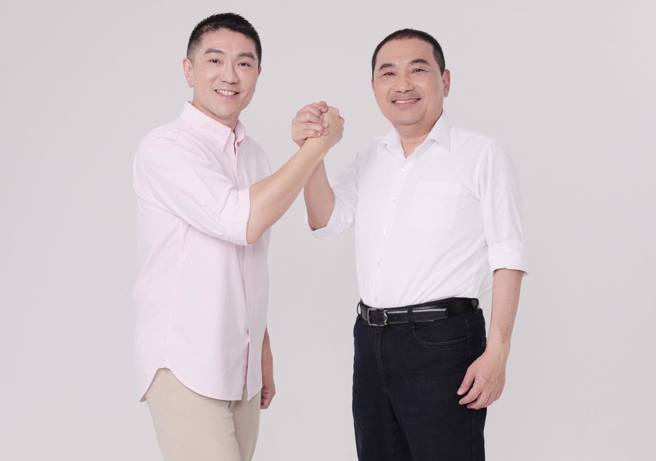 謝國樑與侯友宜合拍了一系列競選照片。(取自謝國樑臉書)