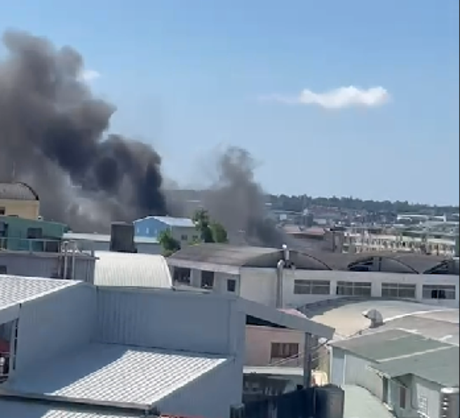 台中大雅铁皮工厂大火(翻摄记者爆料网)