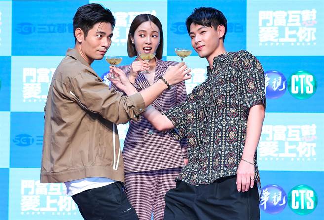 楊子儀（左起）、大元、連晨翔為戲宣傳。（陳俊吉攝）
