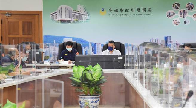 内政部长徐国勇今日南下高雄市警局。（翻摄照片／高雄洪靖宜传真）