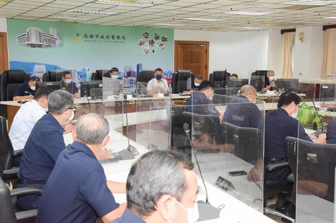 内政部长徐国勇今日南下高雄市警局。（翻摄照片／高雄洪靖宜传真）