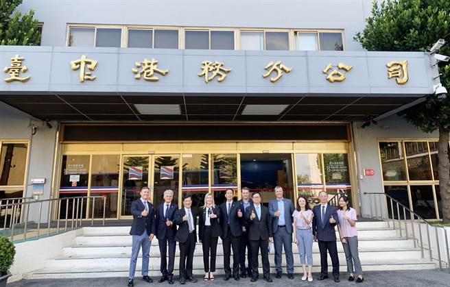 立陶宛政务次长今率团访问台中港。(台中港务分公司)