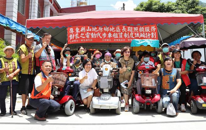 屏县府以来义乡、牡丹乡为示范点，透过1年计画媒合业者并培育在地维修员，让资源平均分配。（谢佳潾摄）