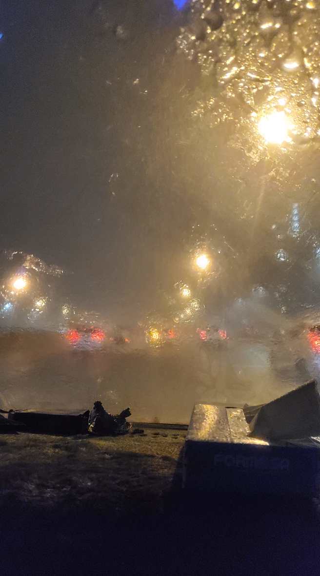 民眾直呼雨大到開車根本看不到前方。(圖／取自臉書)