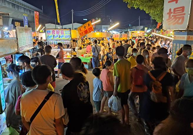 台中市丰原区太平洋夜市，将于8月31日熄灯！（陈世宗摄）