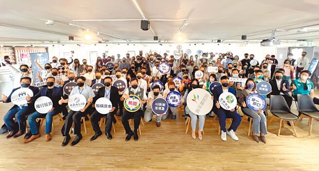 桃园市青年局与格斯科技共同举办青创媒合会，也盼更多企业投资桃园新创团队。（吕筱蝉摄）