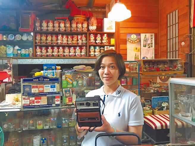 李雅婷儿时家境富裕，是大家眼中的公主。但在花样年华的年纪，家中经营不善破产，负债近3000万元，她独具慧眼，将别人眼中的垃圾，摇身变成「黄金」，成为古玩达人。（崔正纲摄）