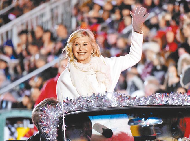 奥莉薇亚纽顿强，在美国时间8日上午去世，享寿73岁。（路透）