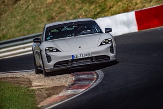 經由新升級的性能套件，Porsche Taycan刷新紐北賽道量產純電動車紀錄