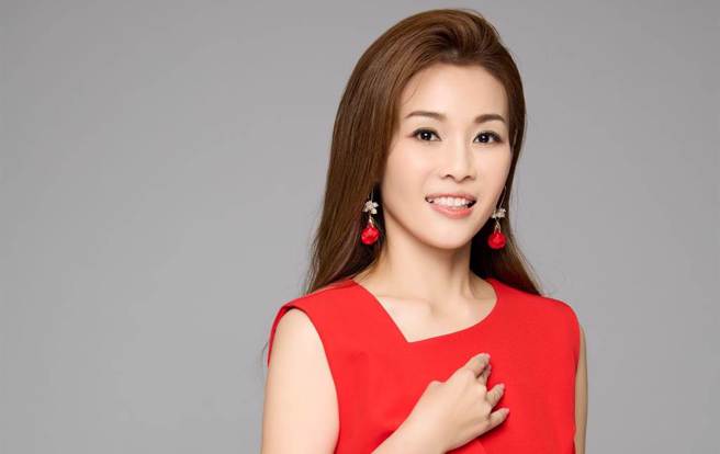 董育君近来推出新作，正值宣传期，工作满檔。（豪记唱片提供）