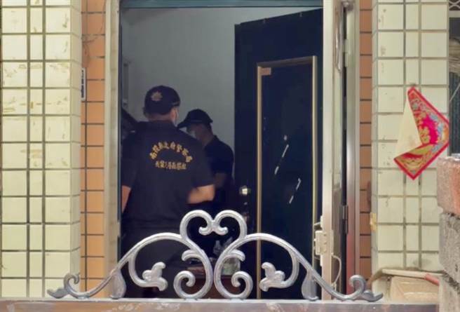 南投市凌虐命案疑财务引杀机，警方进行搜证。（民眾提供／廖志晃南投传真）