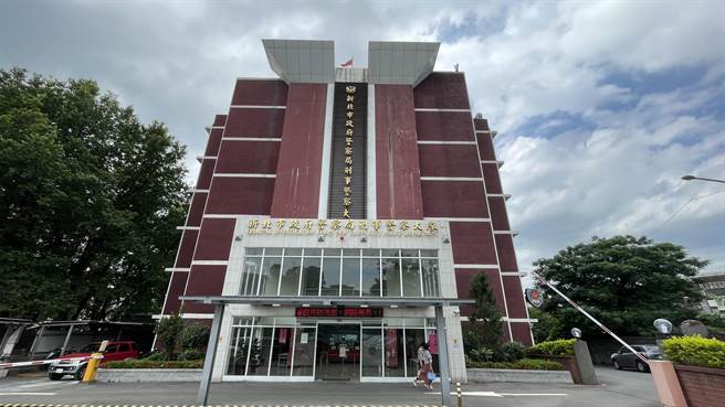 新北市刑警大队统计，今年上半年的诈骗拦阻件数及金额，都为去年同期的3倍以上。（吕健豪摄）