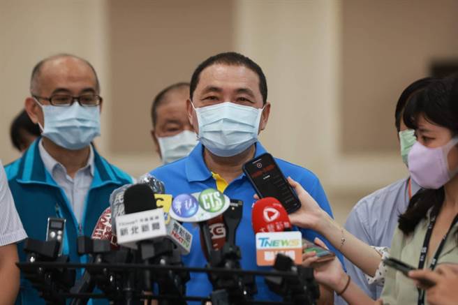 侯友宜盼中央調整林口交流道發包方式。（王揚傑攝）