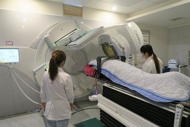 肝癌末期患者，彰化医院肿瘤中心安排呼吸调控放射线治疗。（吴敏菁摄）