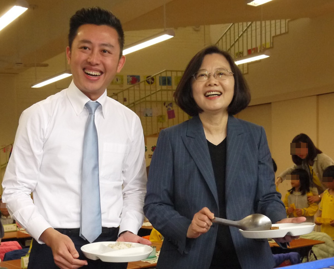 身兼民进党主席的总统蔡英文，希望全党能够力挺陷入论文抄袭风波的桃园市长参选人林智坚，但不是所有党内人士都买单。（中时资料照／陈育贤摄）