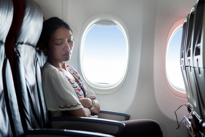 英國一名婦人近日從香港搭機返國，未料竟在機上一覺不醒，於睡夢中離世。(示意圖/達志影像)