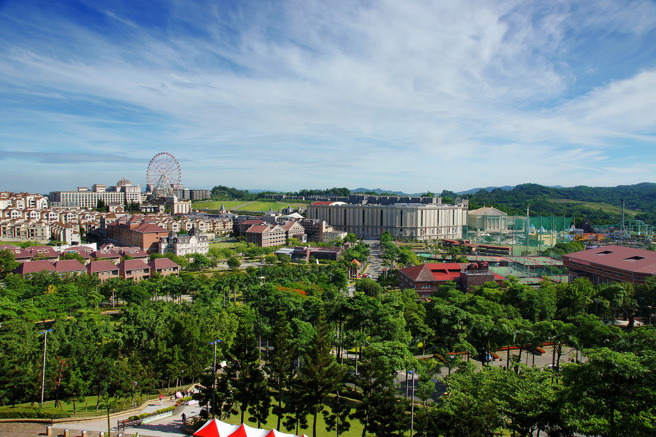 义守大学拥有母集团优势与扎实的教研养分灌注，提供多元学习管道让学子熟悉产业的样貌。(照片/义守大学提供)


