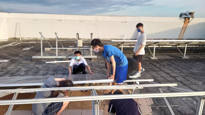 义守大学教学内容多元，藉实做课程为学子注入专业养分，衔接职场成为即战力。(照片/义守大学提供)