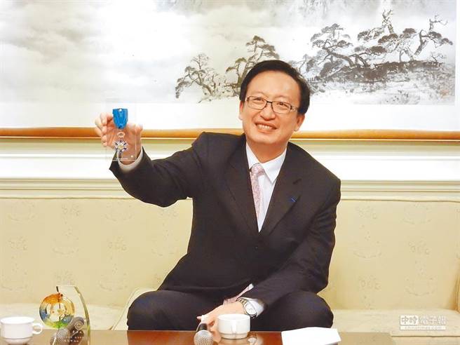 我驻法代表吴志中。（本报资料照）