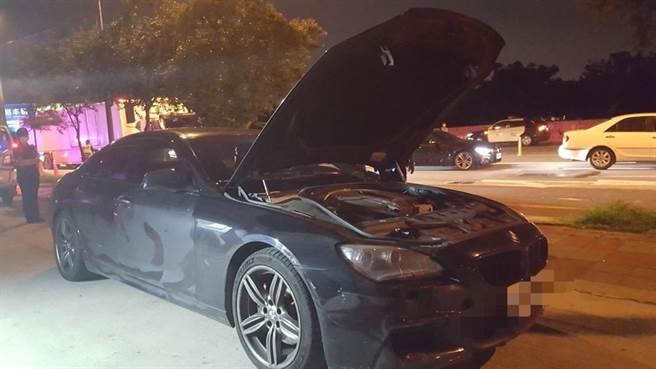 大甲警方昨日採封闭式路检方式实施噪音检测。（警方提供／陈淑娥台中传真）