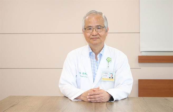 竹山秀傳榮譽院長謝輝龍，視病如親造福鄉里。（南投縣政府提供／廖志晃南投傳真）