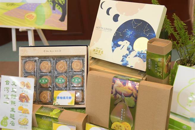 加工業者採購大量文旦柚，研發多元的文旦加工品。（花蓮縣府提供）