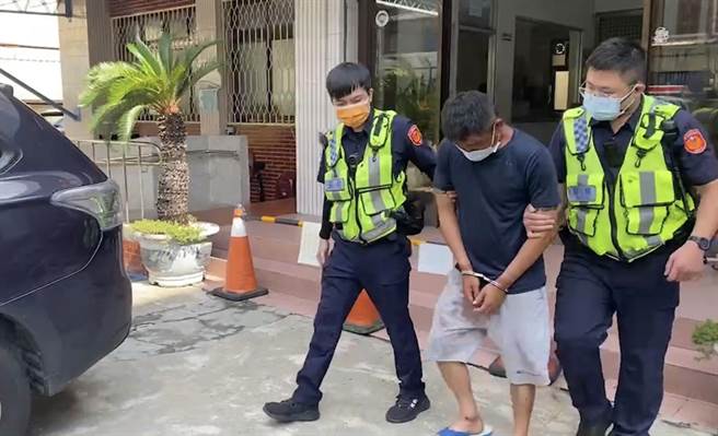 蔡嫌被逮，烂醉如泥，警方以公共危险、酒驾、危险驾车、肇事逃逸、妨害自由、伤害、妨害公务等罪移送。（民眾提供／吴敏菁彰化传真）。