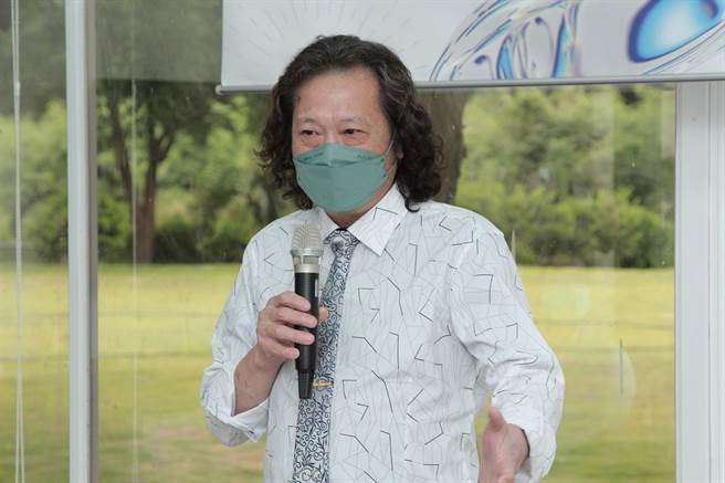 玻璃工艺大师林瑶农。（工艺研究发展中心提供／李京升苗栗传真）