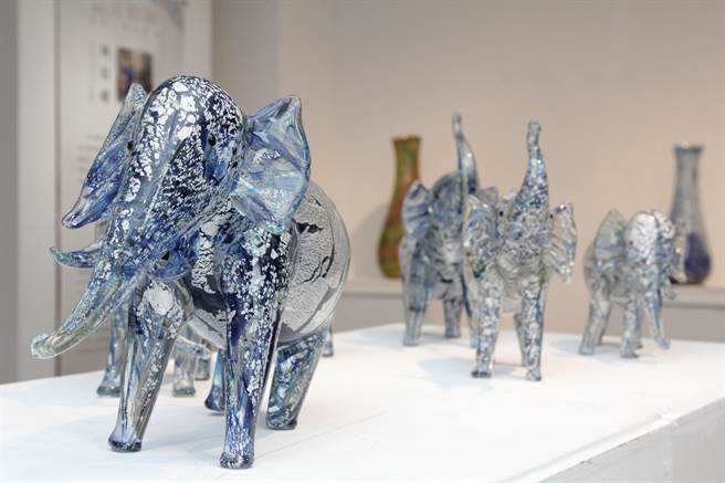 39件玻璃艺品演绎臺湾玻璃工艺的生命力。（工艺研究发展中心提供／李京升苗栗传真）