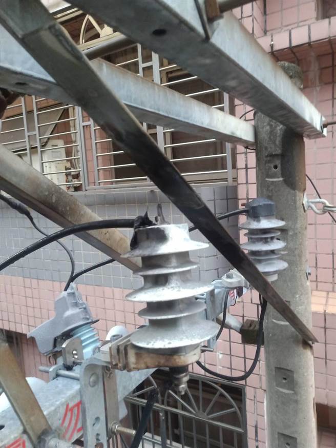 被雷击避雷器。（翻摄照片／高雄洪靖宜传真）