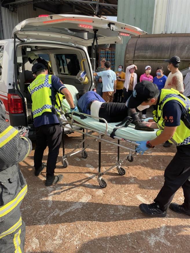 国姓乡香菇寮蒸气锅炉爆炸，4人受伤送医。（南投县消防局提供／廖志晃南投传真）