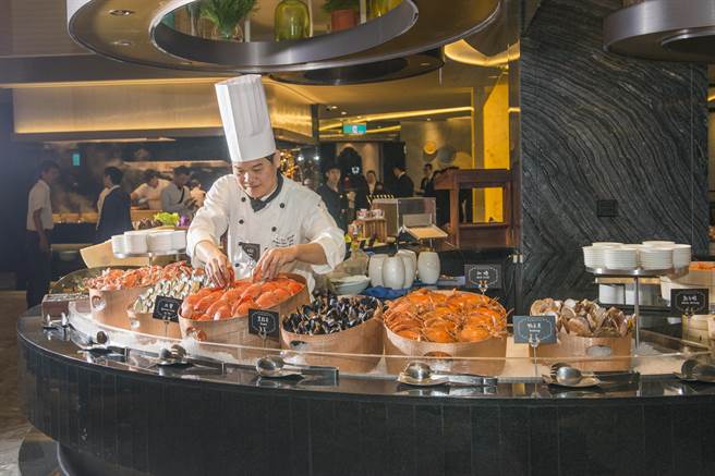 汉来海港餐厅全台7家分店假日一位难求。（汉来提供）