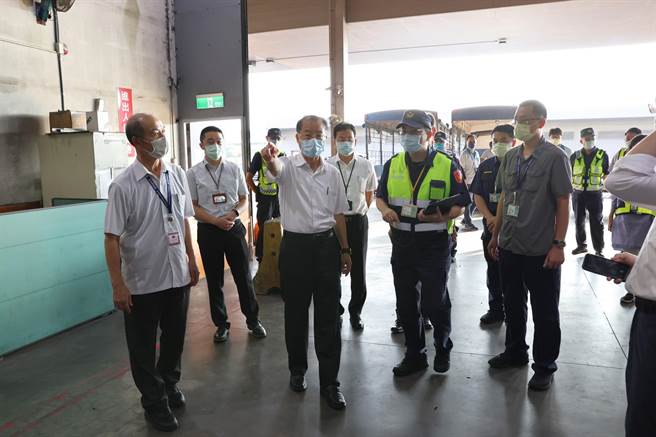 警政署長黃明昭親赴桃園機場視察貨棧工作。（翻攝照片／林郁平台北傳真）