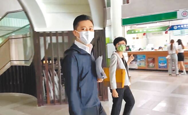 民进党桃园市长参选人林智坚10日下午亲自出席中华大学审议委员会说明。（读者提供／王惠慧新竹传真）